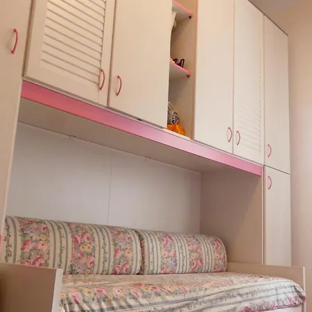 Rosandra Pizzorne Apartment *